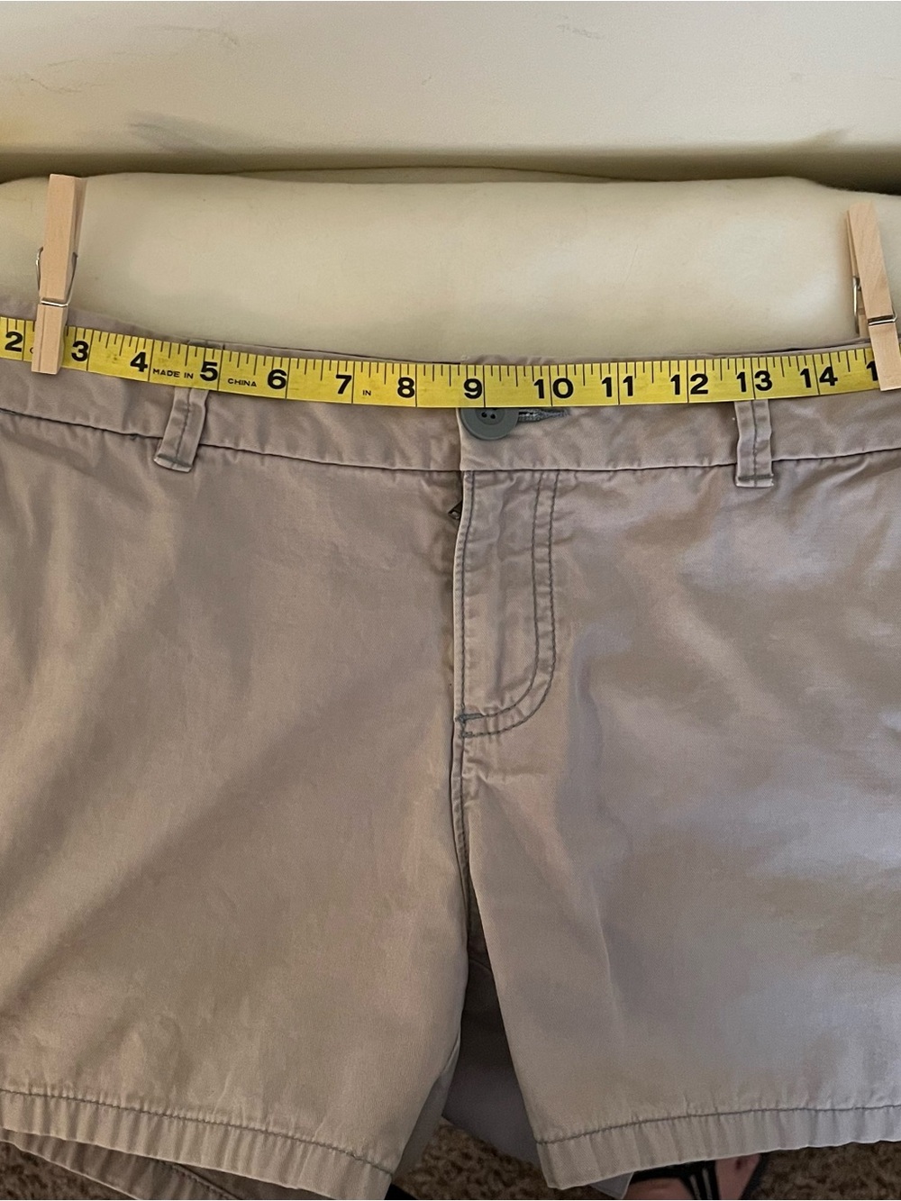 Old Navy Women's Light Taupe Casual Shorts - Picture 6 of 7